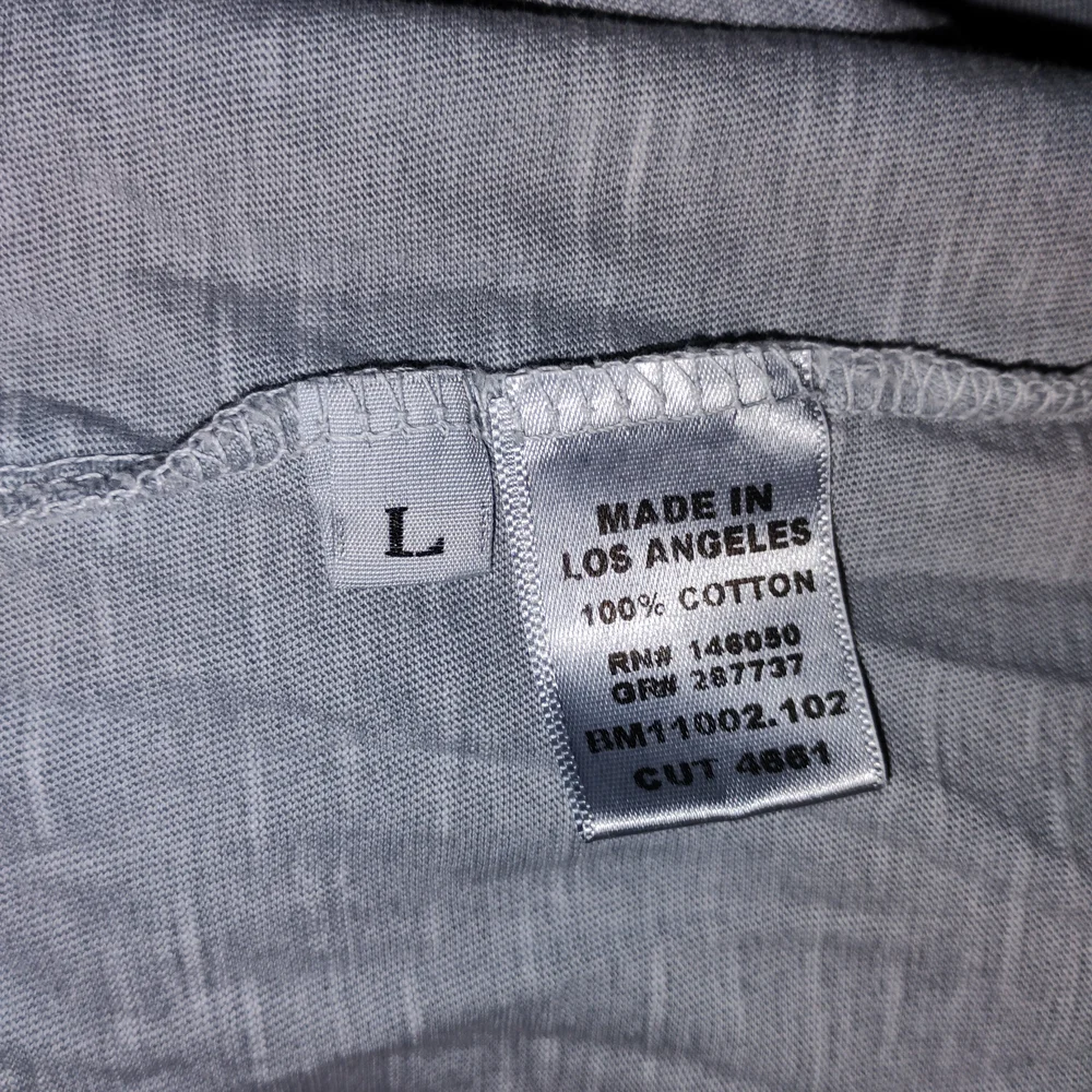 New no Tag  Buck Mason V-Neck T-Shirt Size Large Light Blue Grey Curved Hem - Picture 4 of 4